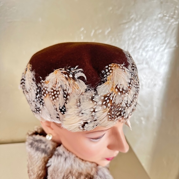 LOVELY 1950s\' BROWN FELT CAP WITH FEATHERS main image 12